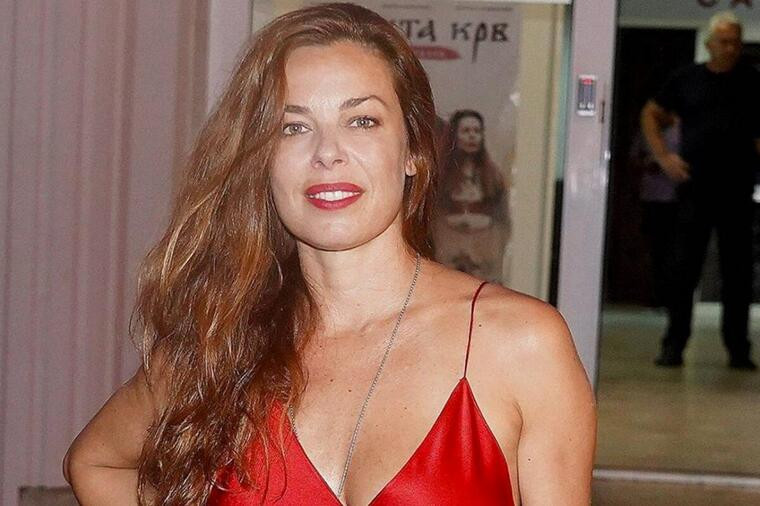 Katarina Radivojević u 45-oj nikad zgodnija, umesto sala ima fatalne obline: Iznenadiće vas šta jede i kako pegla bore!