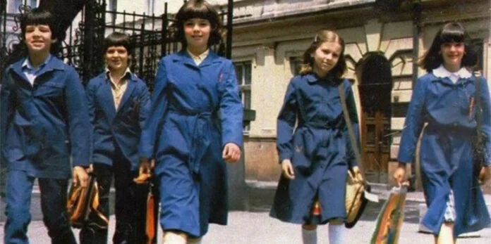 DA LI STE ZA TO DA SE VRATE ŠKOLSKE BLUZE – Ova škola ih je prva vratila: Nećete verovati na čiju inicijativu!