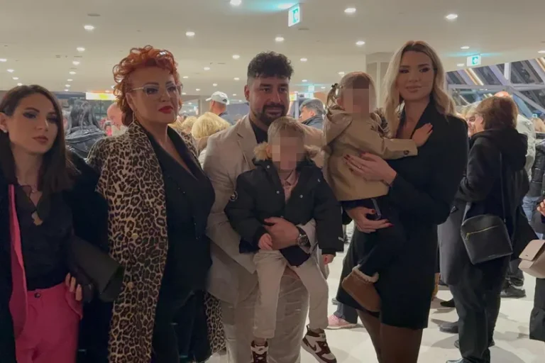 Ovo je porodica Halida Muslimovića! Supruga došla na koncert sa snajkom, a tu su djeca i najmlađi pjevačev brat