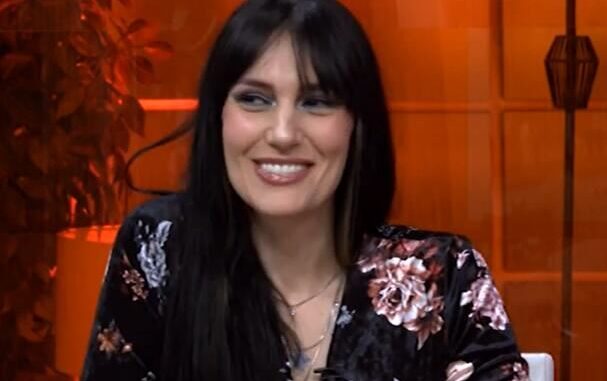 Maša je iz novina saznala bolnu istinu: Njena majka, poznata Srpkinja dugo je krila ko joj je otac, bio je to najlepši muškarac u Beogradu