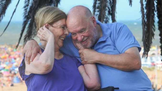 “Imam 63 godine, udata sam i živim svingeraj, imam odnose i sa 14 muškaraca za noć: Muž me uveo u sve, a evo kako se sad ponaša”