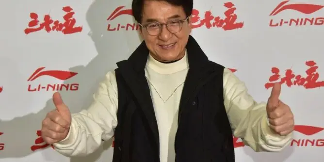 ODREKAO SE ĆERKE, ZLOSTAVLJAO SINA, ŽENU VARAO SA KIM JE STIGAO: Mračna strana Džekija Čena! (FOTO)