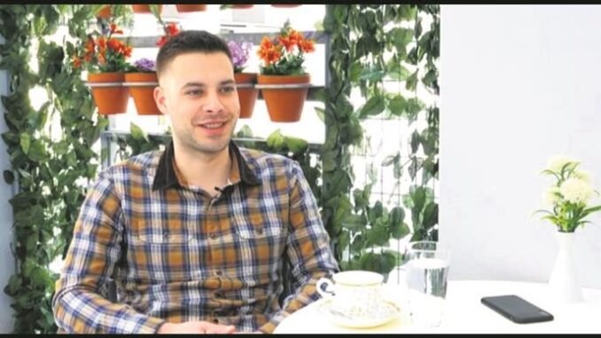 AMMAR MEŠIĆ ZAPUŠIO SVIMA USTA: Ja sam Srbin slavim Božić i Bajram! Baka i njeni roditelji su pravoslavci, a mi muslimani! Ne delimo ljude, ne pristajemo na to