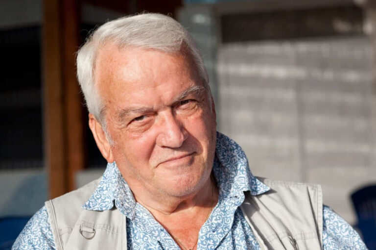 Ima ljudi koji ti se smiješe u lice, a ogovaraju te iza leđa – među njima su i rodbina i prijatelji“ – Poruka psihologa