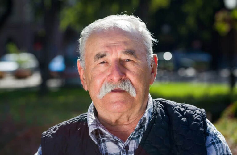 Ne otkrivaj previše, nisu ti svi prijatelji, neki se samo pretvaraju – Sreća voli tišinu“: Jasna poruka psihologa