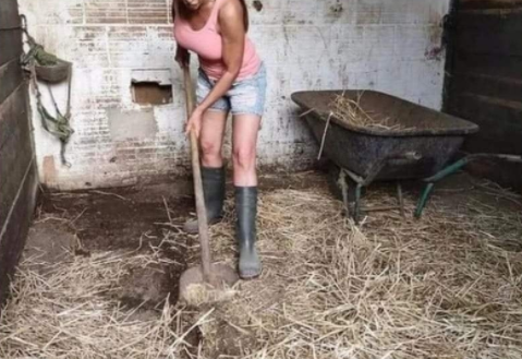 Njen duet sa Merlinom je pjevala CIJELA JUGOSLAVIJA: Sad živi na selu i čisti štalu, a u 53. godini ima FIGURU ZA DESETKU