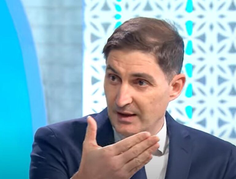 “Pojedite ovu namirnicu za doručak i očistićete creva i ceo organizam, držite se pravila dve kašike”: Tvrdi doktor Dejan Čubrilo